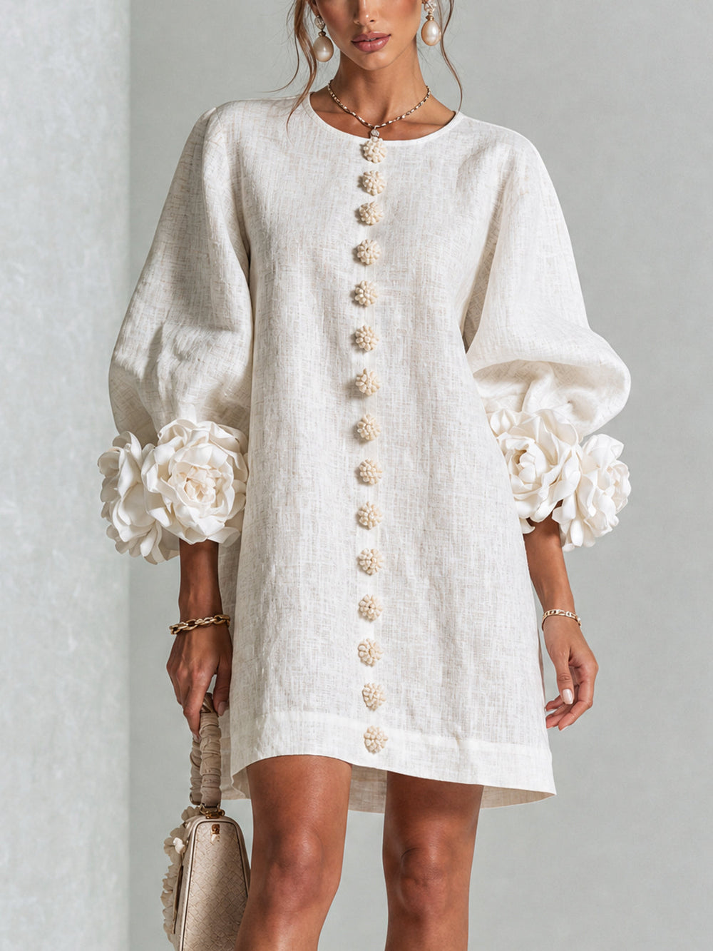 Andrea - Elegantní Mini Šaty s Květinovými Knoflíky
